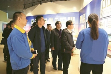 贵州省黔东南州委常委、榕江县县委书记贺代宏一行到公司参观进建调查