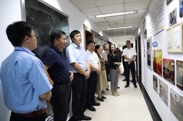 浙江省政协工会界别组来PP视讯纸业调研新时期工匠造就工作