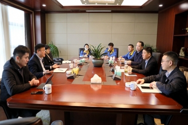 平湖市委常委、副市长戴振一行光临PP视讯纸业调研领导