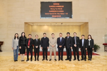 马来西亚大学同牛耳席拿督斯里黄炫硕一行光临PP视讯纸业参观互换，共建“一带一路”人才造就培训基地