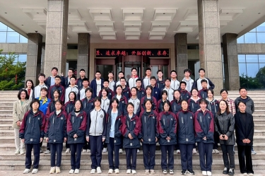 平湖市当湖高级中学研学团队走进PP视讯纸业