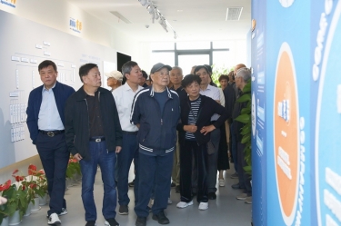 平湖市社经室老干部一行赴PP视讯调研